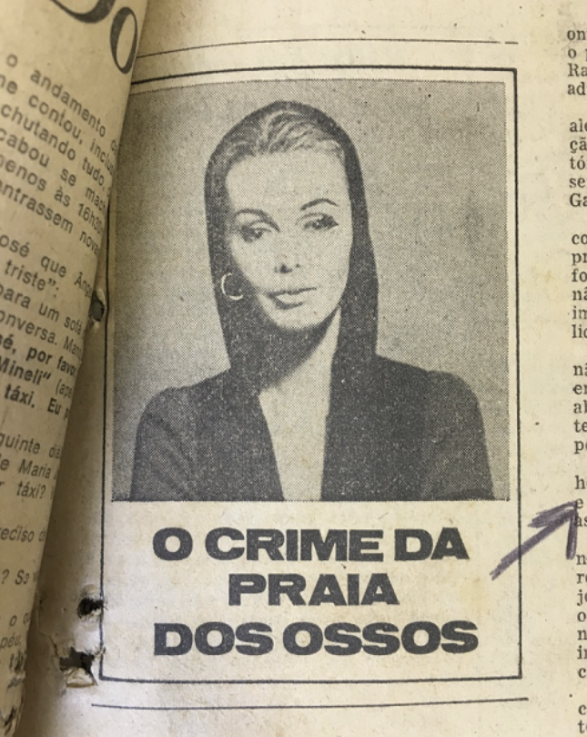 Recorte de jornal dos anos 70 destacando o true crime da Praia dos Ossos, caso Ângela Diniz, símbolo do feminicídio e violência de gênero no Brasil