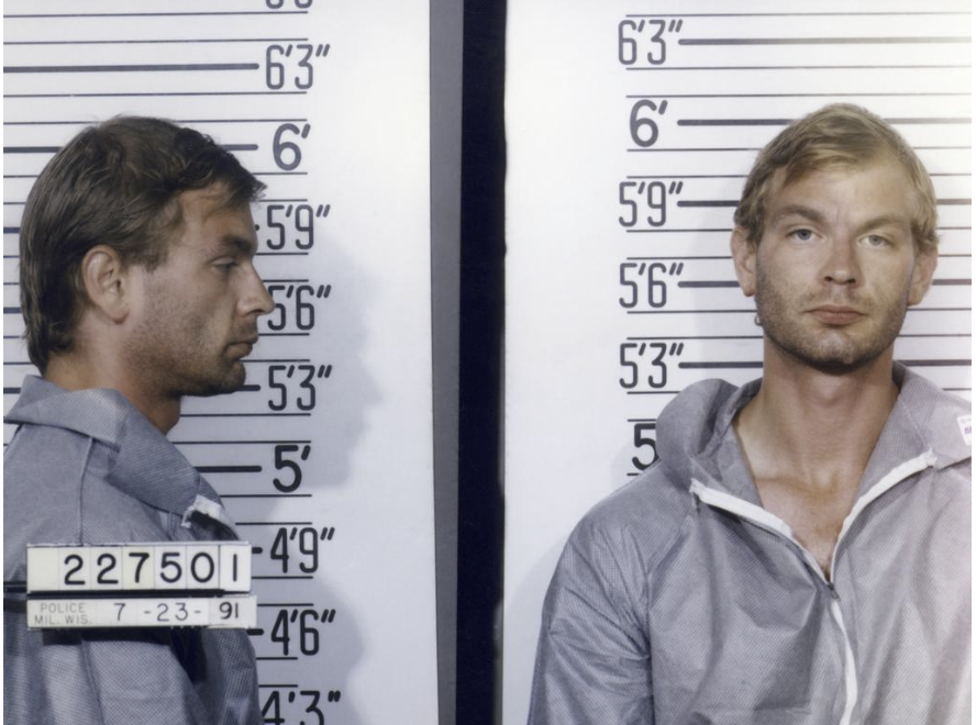 Jeffrey Dahmer foto policial 1991 - mugshot oficial Milwaukee serial killer true crime